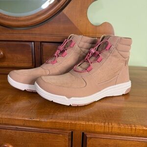 NEW‎ RYKA woman 7.5 toggle lace ankle boots tan comfort hiking walking shoe